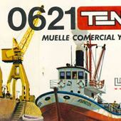 Muelle comercial y barco pesquero